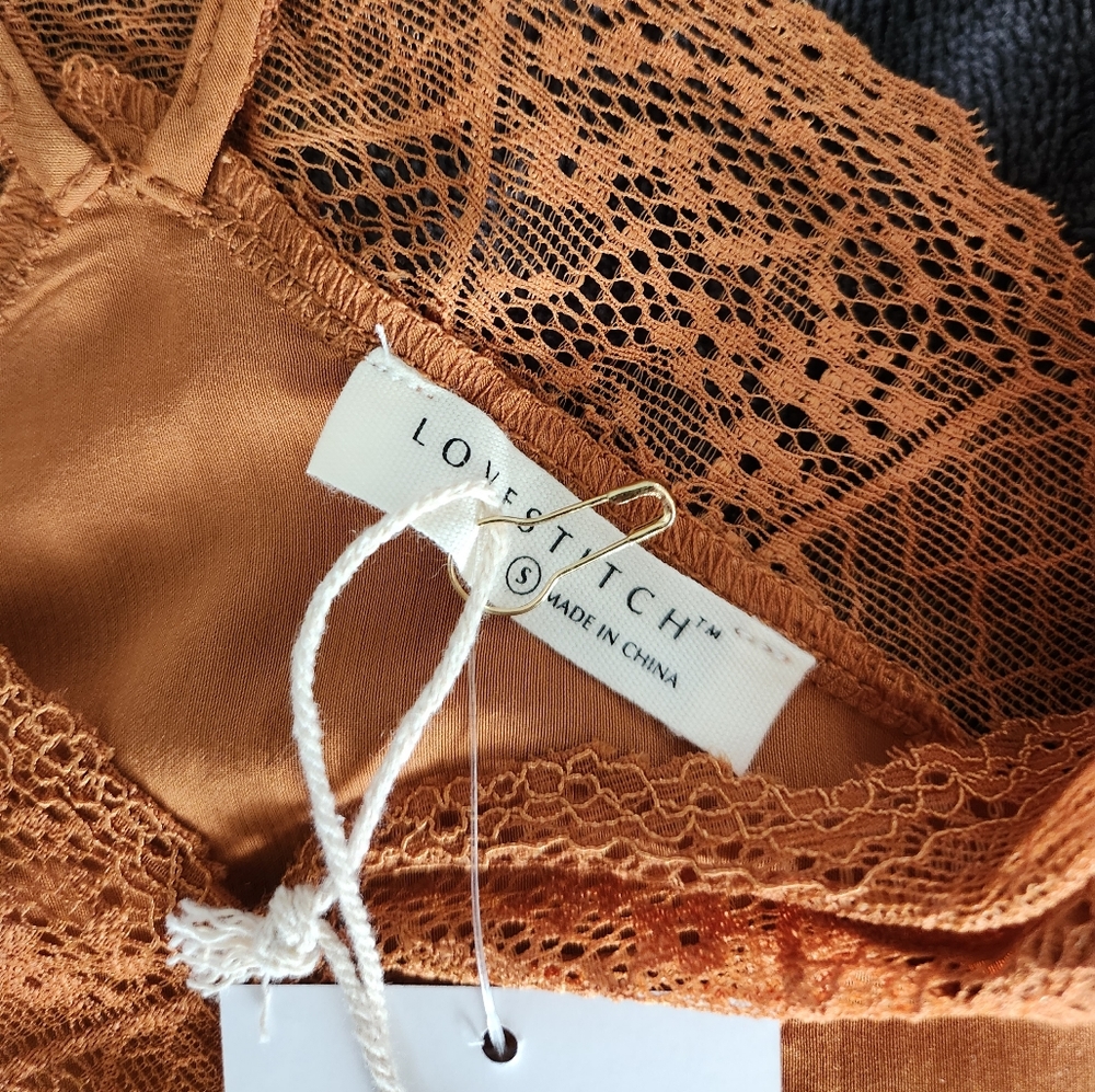 ⚜️ LOVESTITCH RUST ORANGE LACE TRIM CAMISOLE ⚜️ - Picture 2 of 3